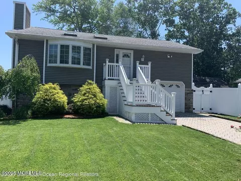 61 Venice Dr, Brick, NJ 08723