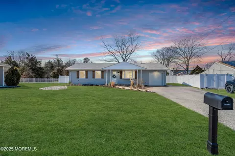 5 Heron Ct, Forked River, NJ 08731