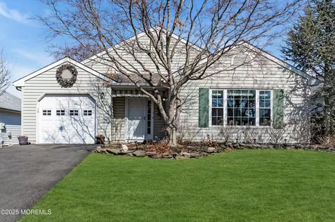6 Cottontail Dr, Brick, NJ 08724
