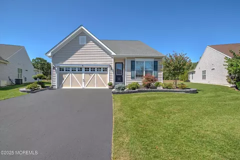 12 Banquet Ct, Howell, NJ 07731