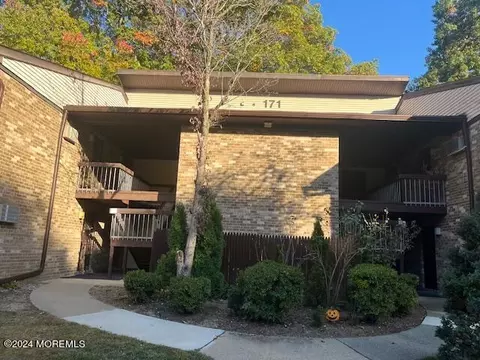 171 Amberly Dr #A, Manalapan, NJ 07726