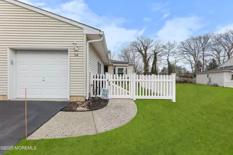 34 Cherrywood Cir #134, Brick, NJ 08724