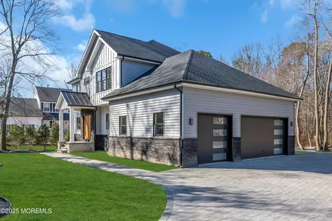 284 Middle Rd, Holmdel, NJ 07733