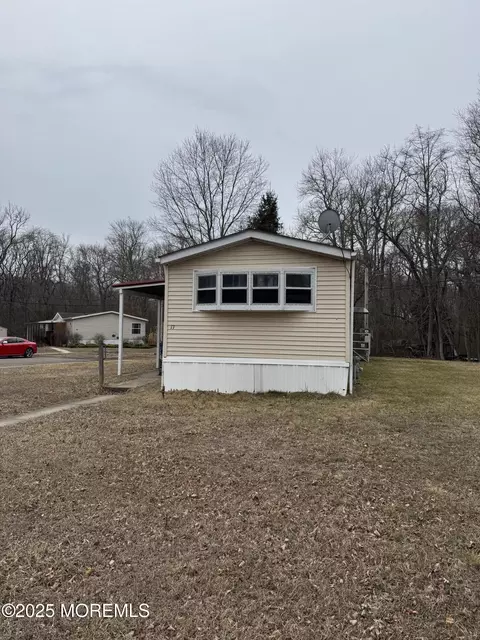 17 Kay Ln, Howell, NJ 07731