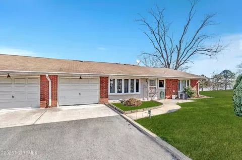 587 Lake Point Dr # A, Lakewood, NJ 08701