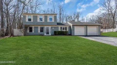 7 Stephanie Ct, Jackson, NJ 08527