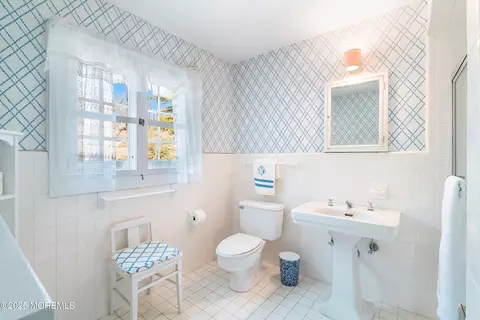 Bath - 14 Fair Haven Rd, Rumson, NJ 07760 photo 2 of 3