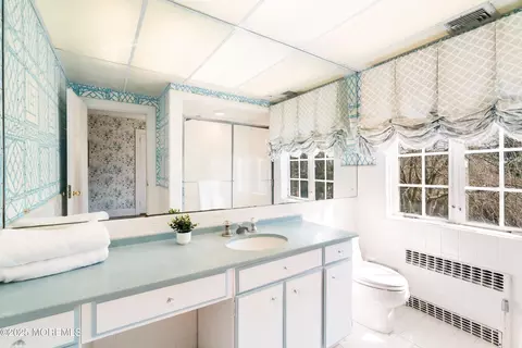 Bath - 14 Fair Haven Rd, Rumson, NJ 07760 photo 1 of 3