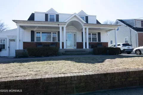 88 Jackson St, Keyport, NJ 07735