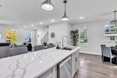 24 Albert St, Red Bank, NJ 07701