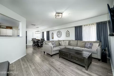 506 Schley Ave, Toms River, NJ 08755