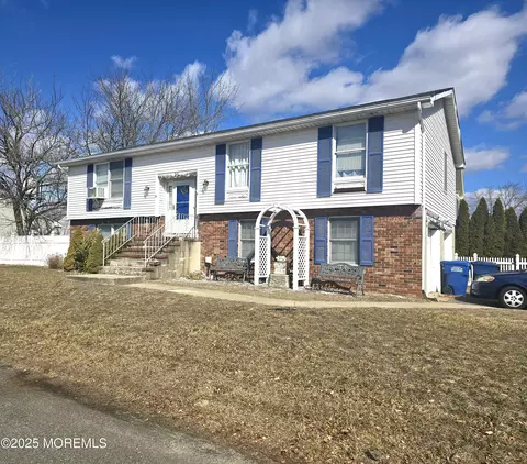 64 Walnut St, Beachwood, NJ 08722