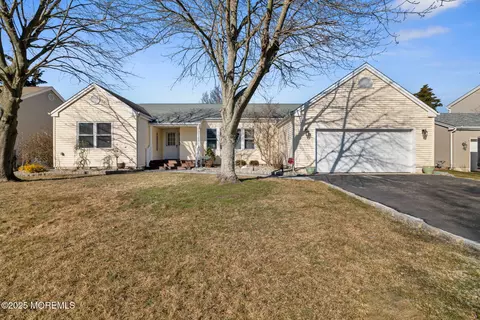 110 Foxwood Ln, Forked River, NJ 08731