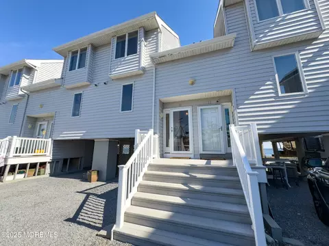389 Bay Shore Dr #11, Barnegat, NJ 08005