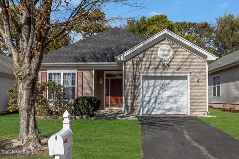 6 Autumn Rise Ln, Lakewood, NJ 08701