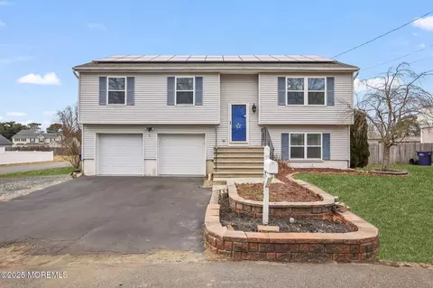 1352 Mermaid Ave, Beachwood, NJ 08722