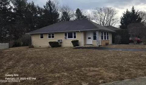 17 Mount Gannet Ln, Toms River, NJ 08753