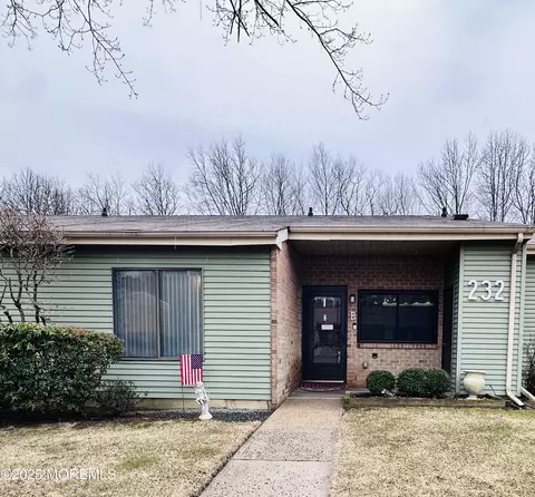 232 Medford Ct #B, Manalapan, NJ 07726