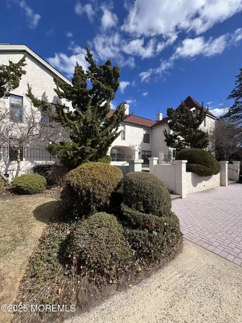 55 Prospect Ave #8, Red Bank, NJ 07701