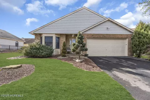115 Peasley Dr, Marlboro, NJ 07746