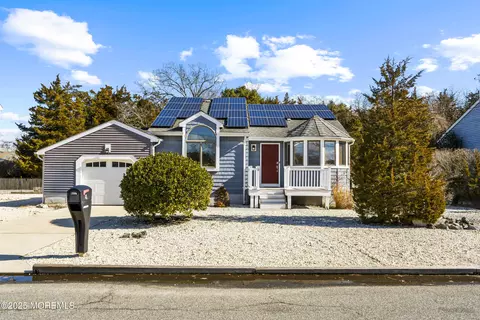 5 Beach Dr, Little Egg Harbor, NJ 08087