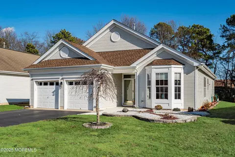 63 Golden Seasons Dr, Lakewood, NJ 08701