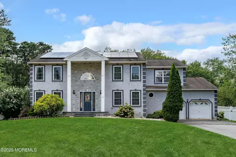 4 Heathwood Ave, Jackson, NJ 08527