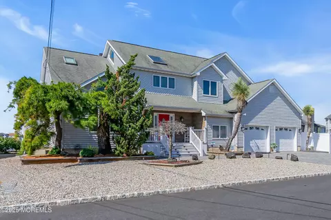 371 Aldo Dr, Toms River, NJ 08753