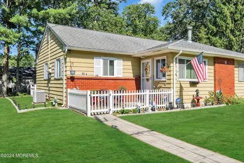 13 S Heron St # B, Manchester, NJ 08759