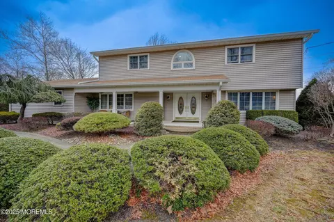71 Brookwood Dr, Freehold, NJ 07728