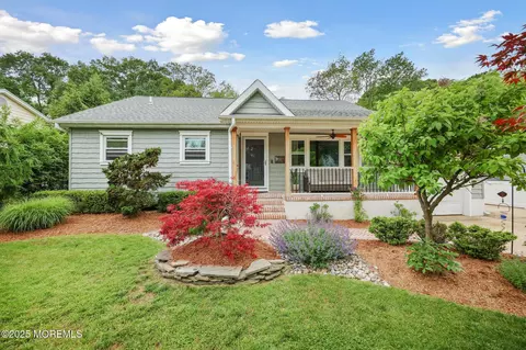 28 Arno St, Oakhurst, NJ 07755