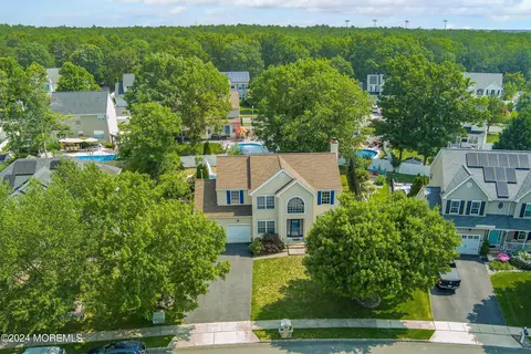 60 Chestnut Way Cir, Barnegat, NJ 08005