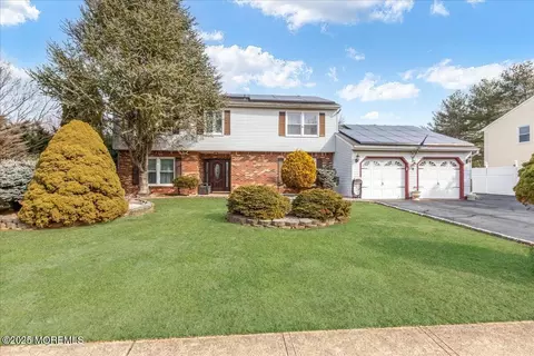 8 Overhill Dr, Marlboro, NJ 07746
