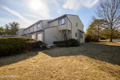 121 Bowne Ct #49, Matawan, NJ 07747