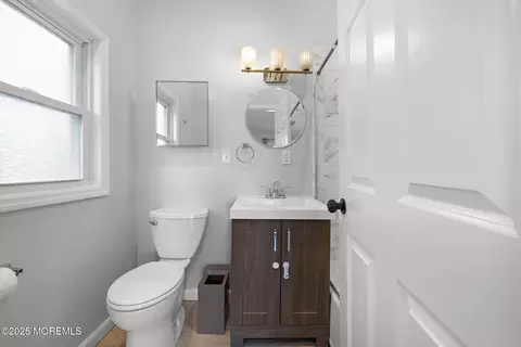 Bath - 34 Forrest Ave, Rumson, NJ 07760 photo 2 of 4