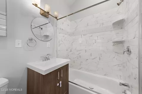 Bath - 34 Forrest Ave, Rumson, NJ 07760 photo 3 of 4