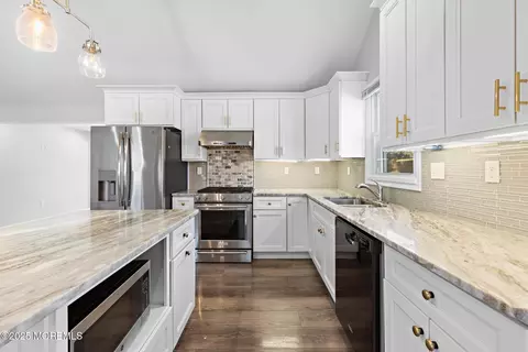Kitchen - 34 Forrest Ave, Rumson, NJ 07760 photo 3 of 4