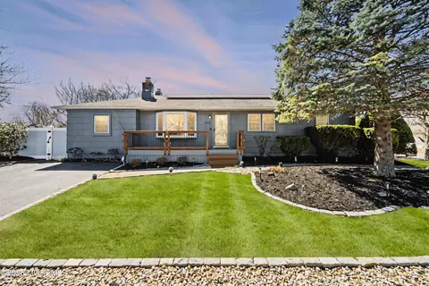 57 Birch St, Beachwood, NJ 08722