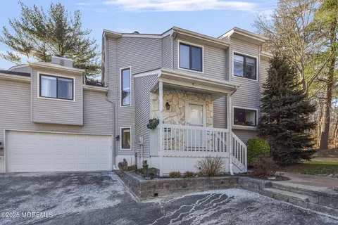 19 Pennybrook Ln, Middletown, NJ 07748