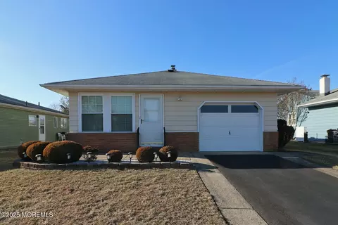 64 Puerto Vallarta St, Toms River, NJ 08757