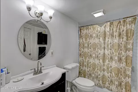 Bath - 259 Matawan Ave, Matawan, NJ 07747 photo 1 of 2