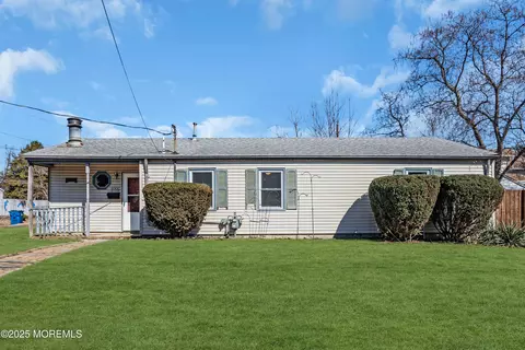 835 Summerfield Ave, Laurence Harbor, NJ 08879