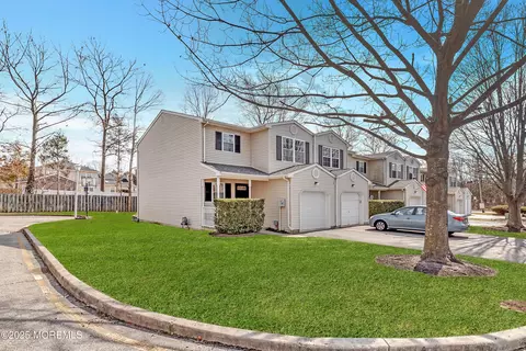 14 Walnut St #107, Toms River, NJ 08753