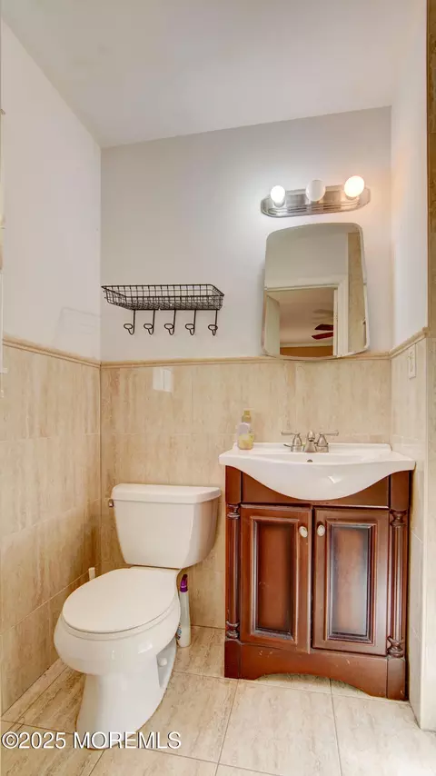 Bath - 8 Feathertree Ct, Howell, NJ 07731 photo 3 of 6