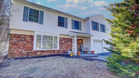 8 Feathertree Ct, Howell, NJ 07731