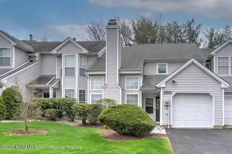 250 Daffodil Dr, Freehold, NJ 07728