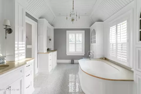 Bath - 47 Bellevue Ave, Rumson, NJ 07760 photo 2 of 9