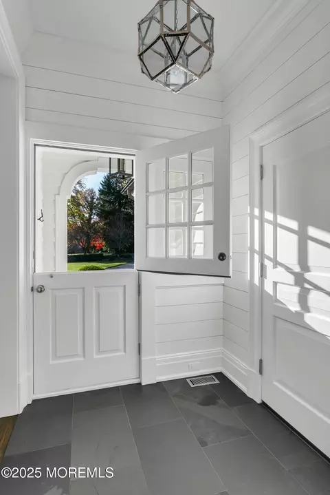 Entry Way - 47 Bellevue Ave, Rumson, NJ 07760 photo 3 of 5