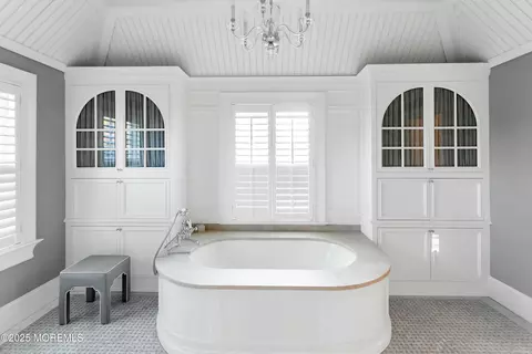 Bath - 47 Bellevue Ave, Rumson, NJ 07760 photo 3 of 9