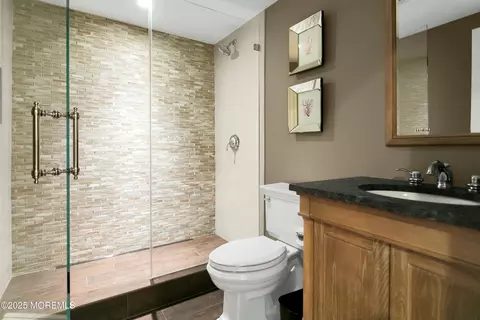 Bath - 47 Bellevue Ave, Rumson, NJ 07760 photo 9 of 9